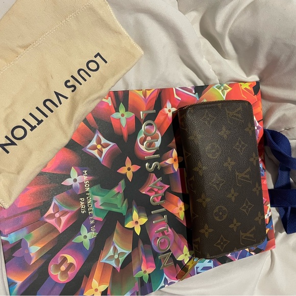 Louis Vuitton wallet. Great condition - Picture 3 of 4